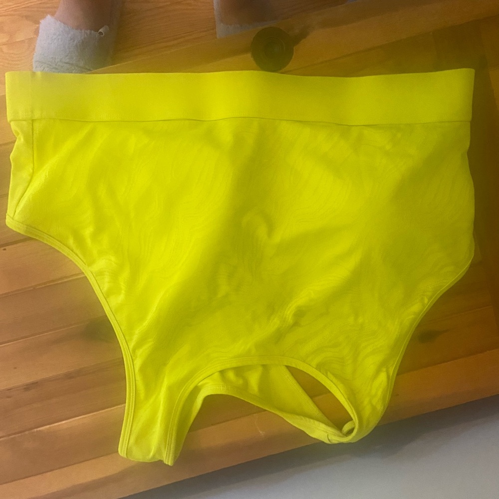 Fabletics sports bra